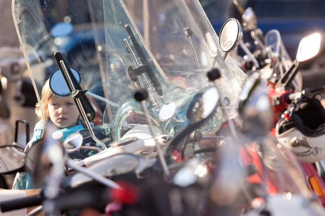 Motorolerių mėgėjai sostinėje uždarė sezoną