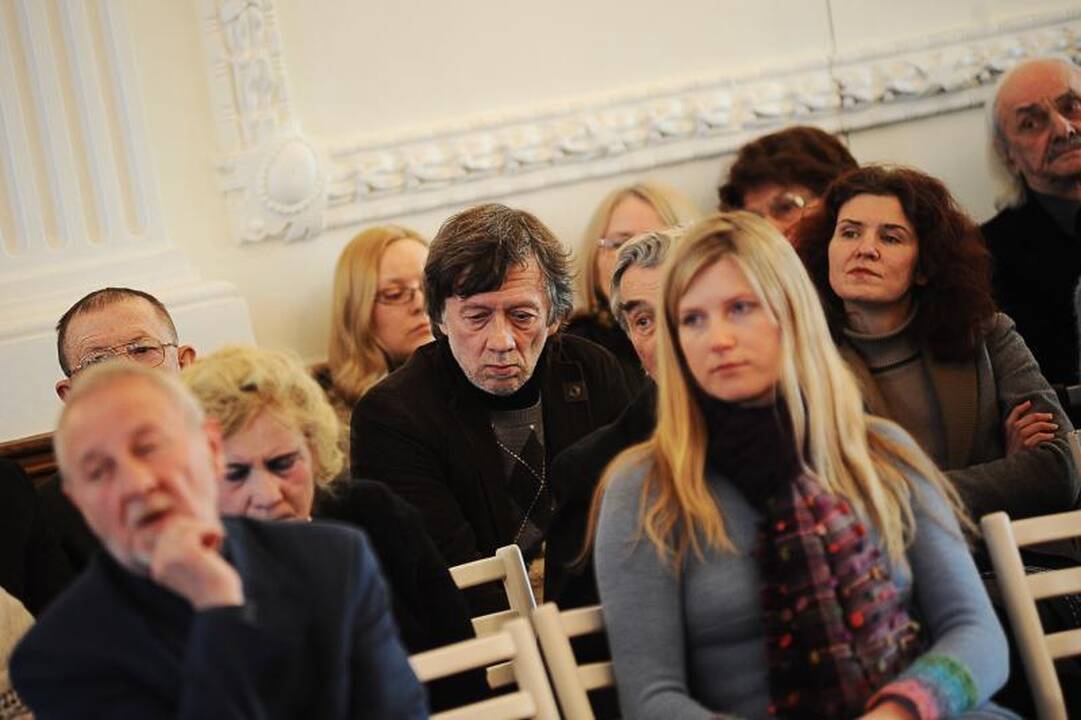 Rotušėje rašytojui P.Palilioniui įteikta B.Brazdžionio premija