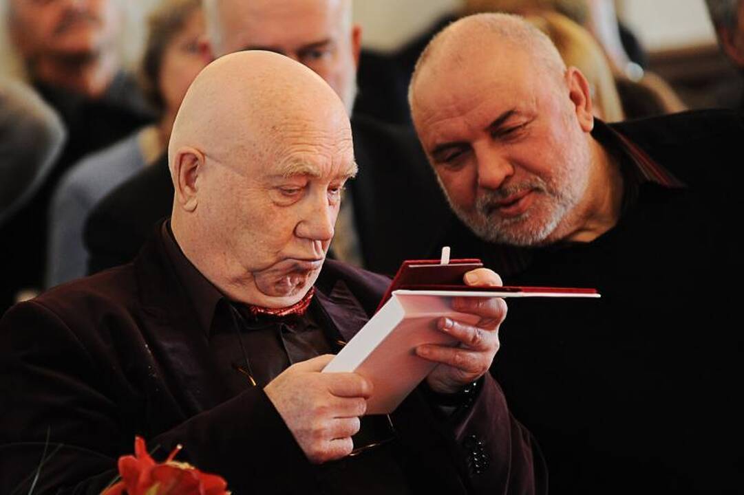 Rotušėje rašytojui P.Palilioniui įteikta B.Brazdžionio premija