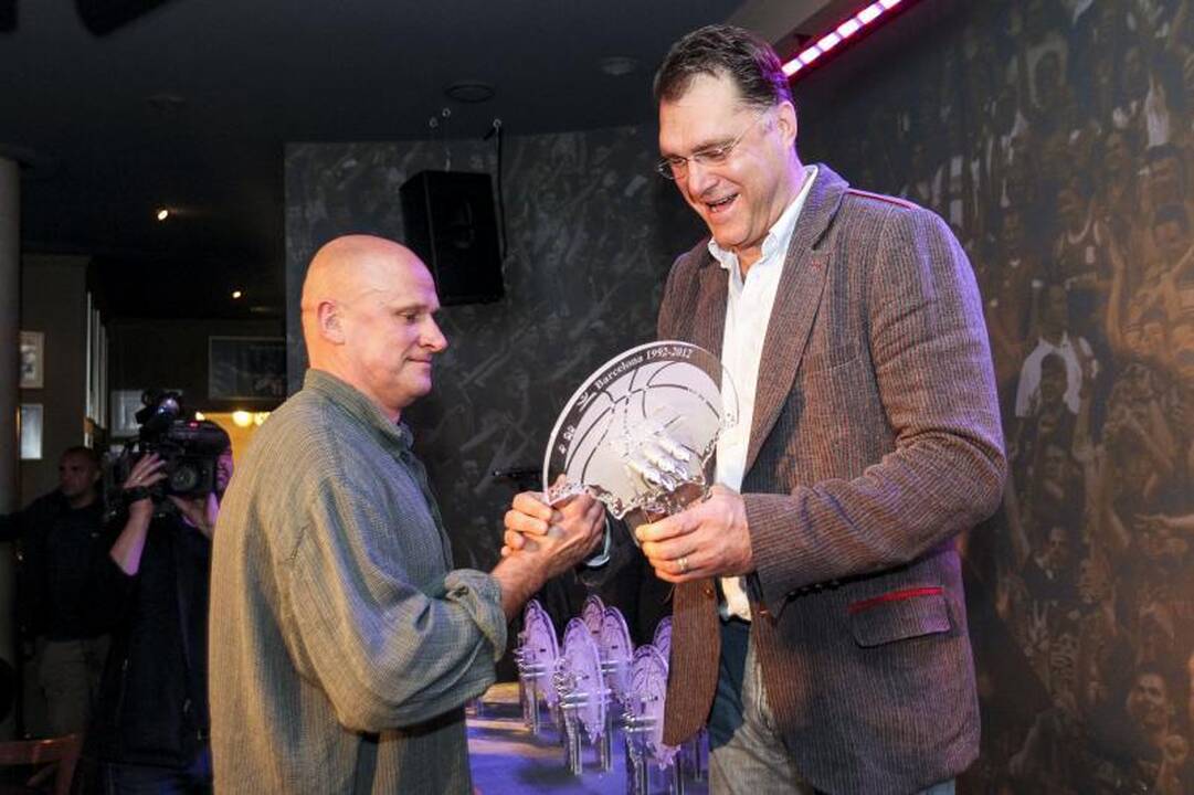 1992 metų bronzinė krepšinio rinktinė – „vienas kumštis“