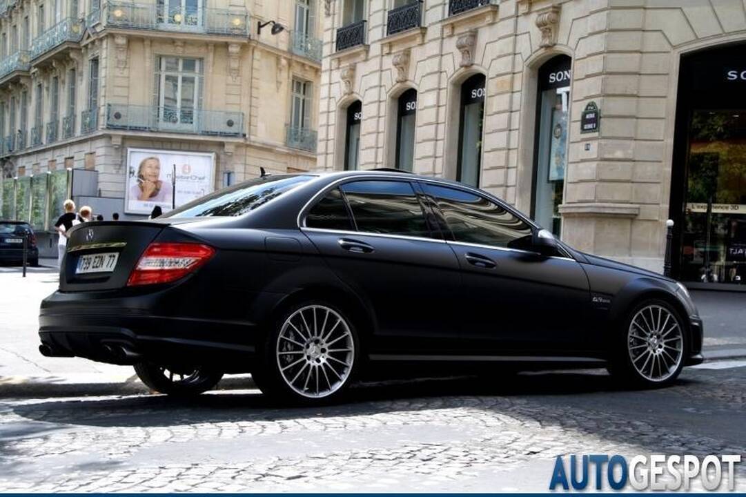 Nauja superautomobilių tendencija – tik matiniai atspalviai