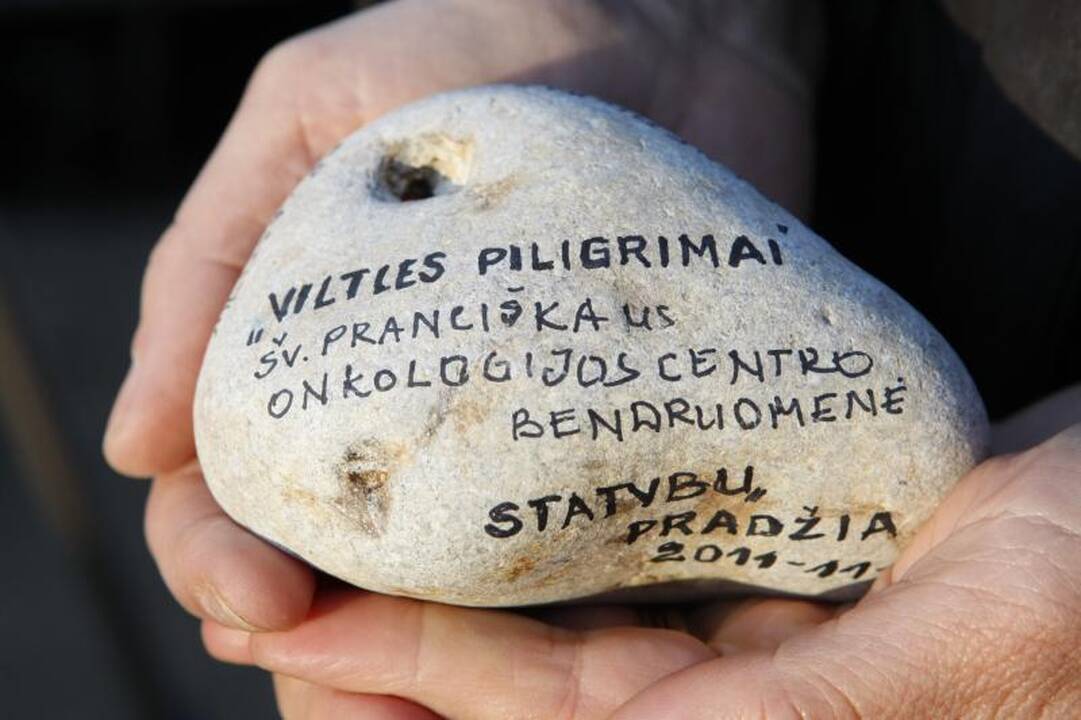 Dvasinės paramos centro pamatus sutvirtino atminimo simboliais  
