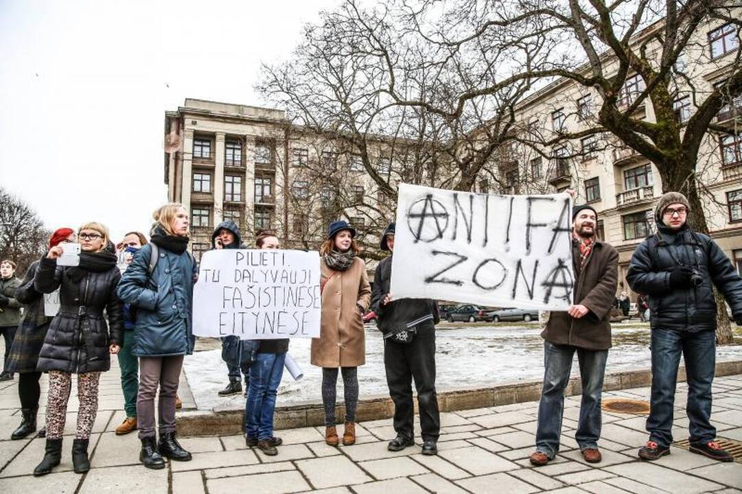 Provokacija nepavyko: tautininkų eitynės baigėsi sugiedojus himną