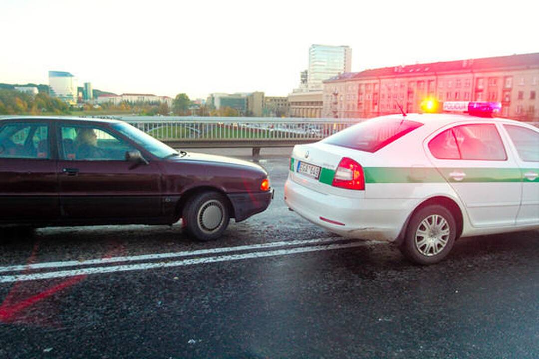 Vilniaus gatvėse dėl plikledžio fiksuotos 43 avarijos (dar papildyta)