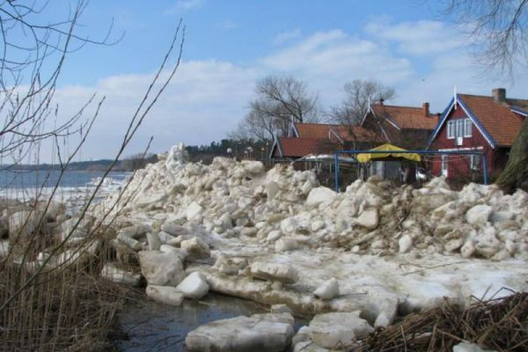 Ties Nida – kelių metrų aukščio ledų sangrūdos