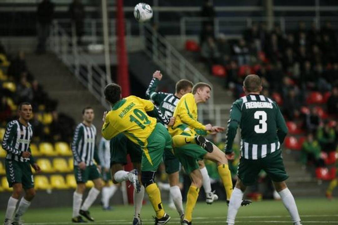 Šalies futbolo čempionas prarado du taškus