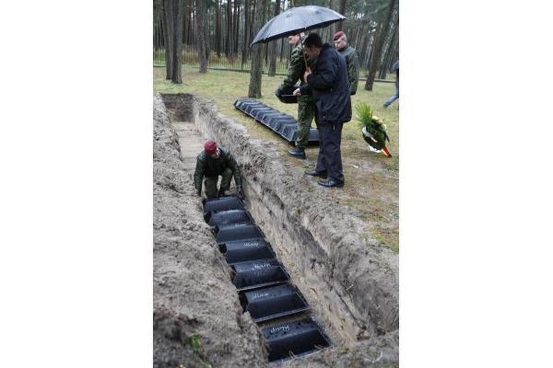 Vokiečių karių kapinėse perlaidoti karių palaikai 