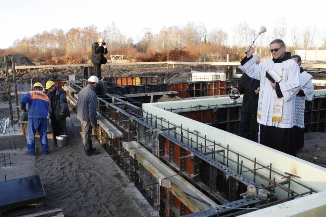 Dvasinės paramos centro pamatus sutvirtino atminimo simboliais  
