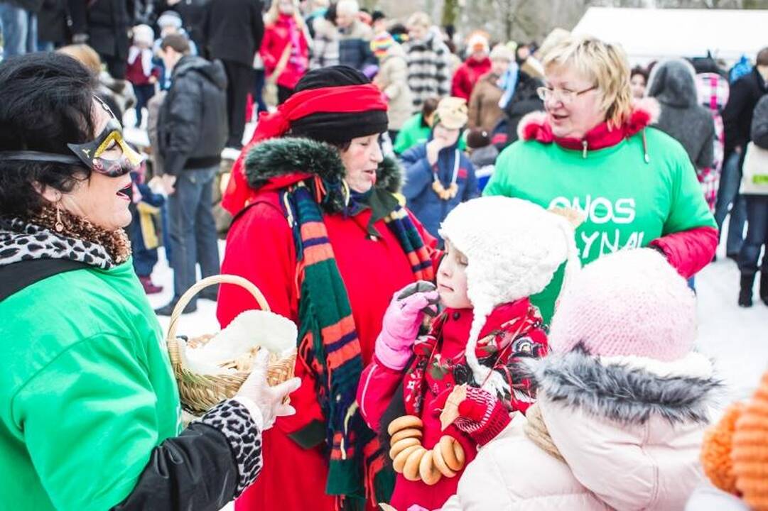 Onų    blynai – iš  gyvačių kiaušinių   