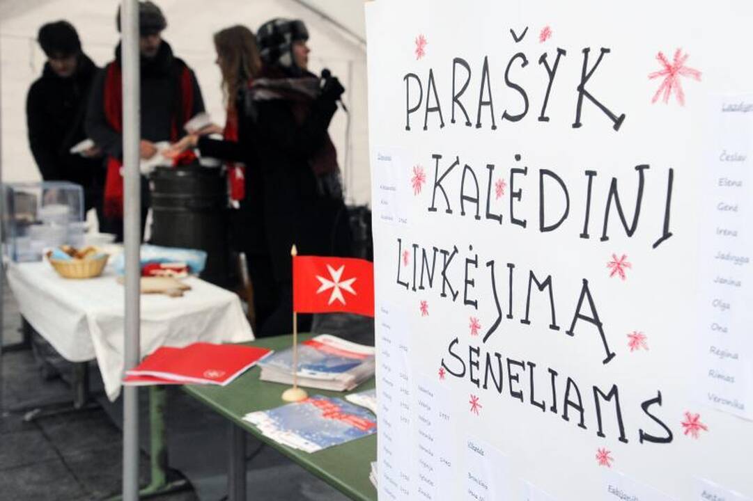V. Adamkus: turime nepamiršti vienišų žmonių 