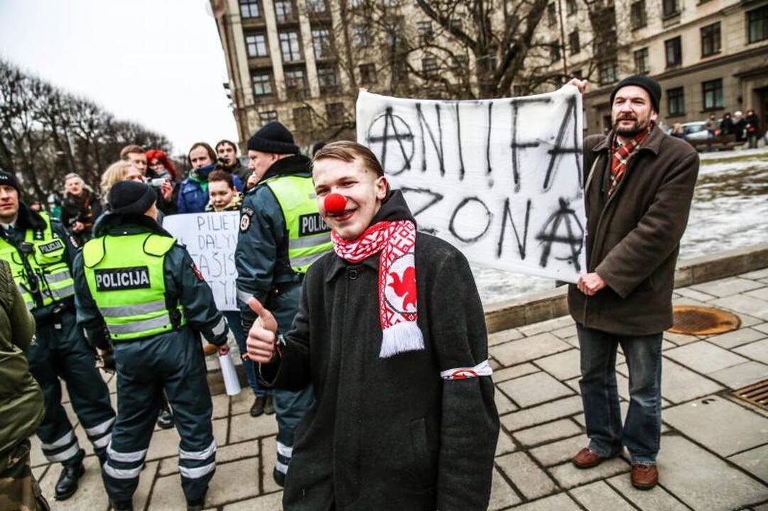 Provokacija nepavyko: tautininkų eitynės baigėsi sugiedojus himną