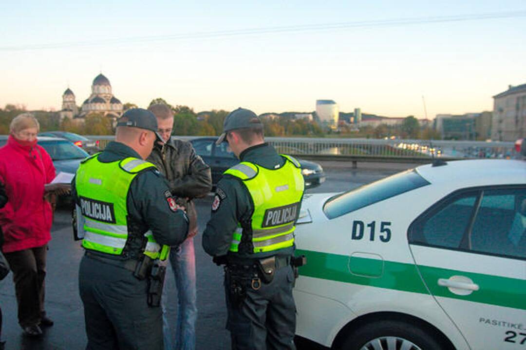 Vilniaus gatvėse dėl plikledžio fiksuotos 43 avarijos (dar papildyta)