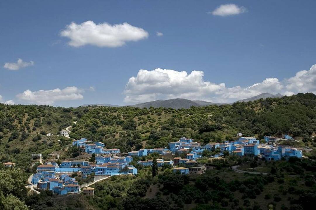 Turistai plūsta į mėlynąjį „smurfų kaimelį“