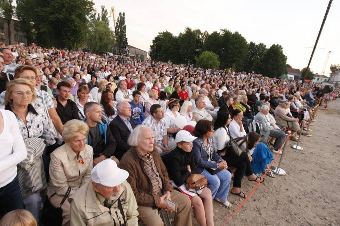 Minios klaipėdiečių prie piliavietės atšventė mylimo miesto gimtadienį
