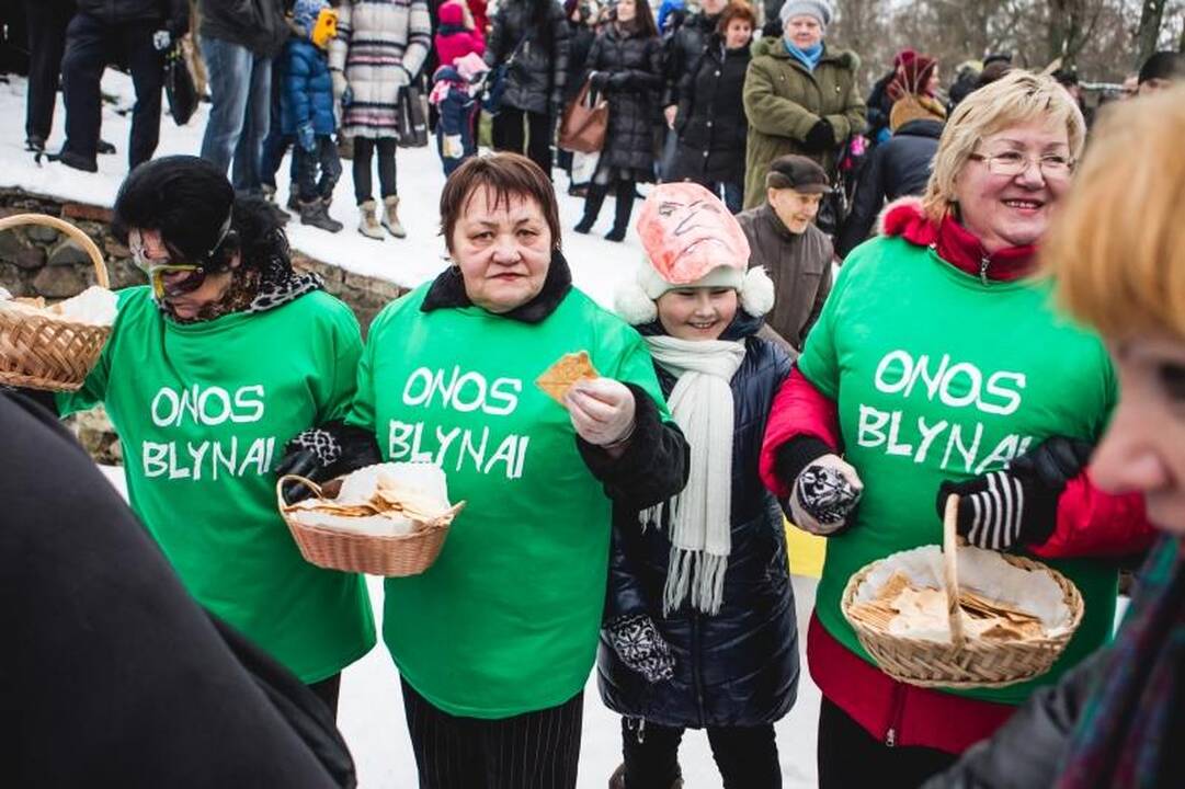Onų    blynai – iš  gyvačių kiaušinių   