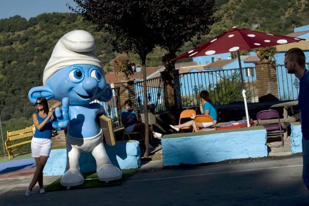 Turistai plūsta į mėlynąjį „smurfų kaimelį“