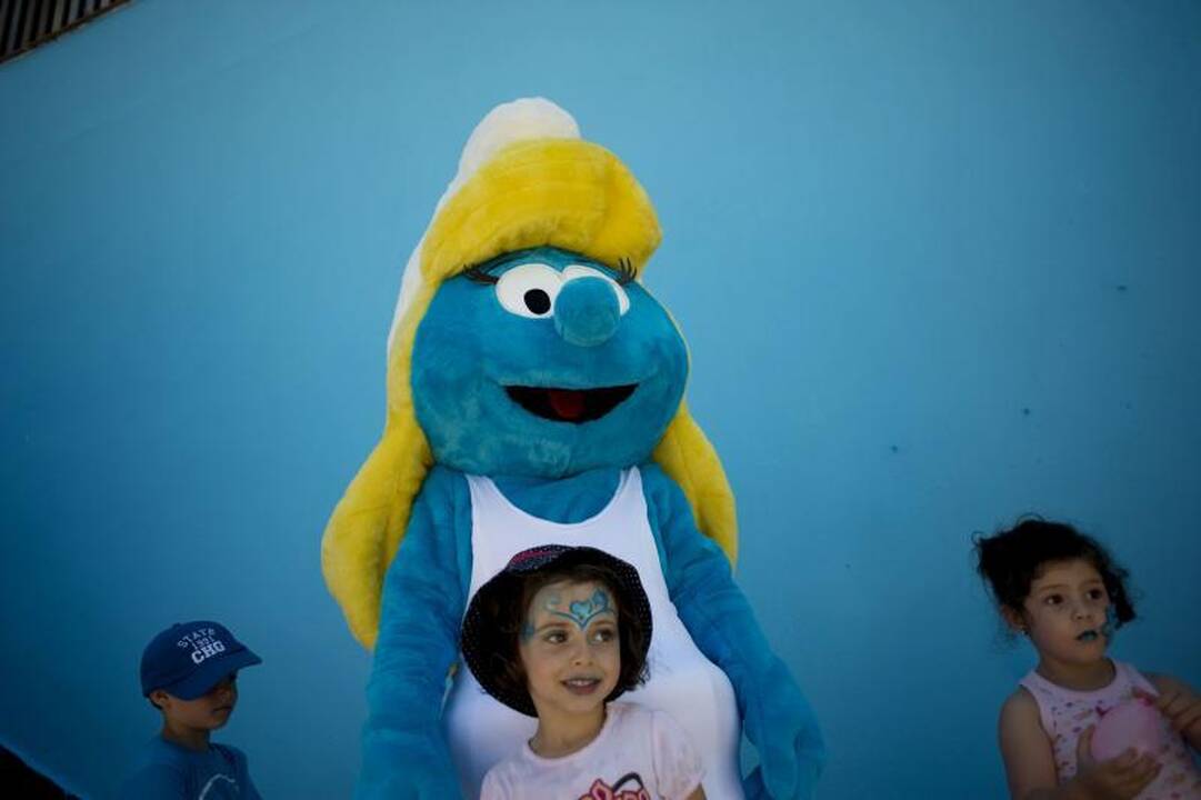 Turistai plūsta į mėlynąjį „smurfų kaimelį“