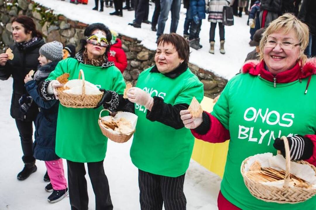 Onų    blynai – iš  gyvačių kiaušinių   