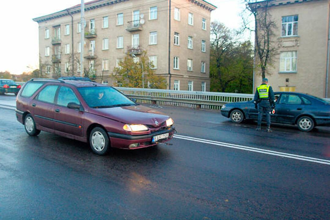 Vilniaus gatvėse dėl plikledžio fiksuotos 43 avarijos (dar papildyta)