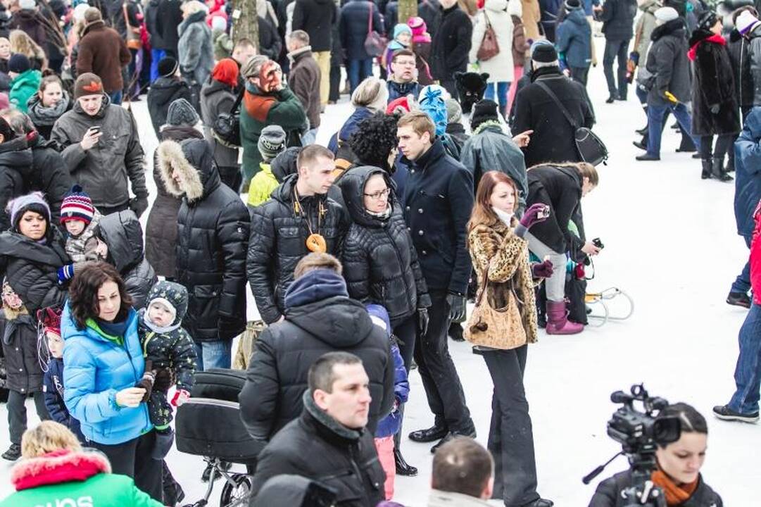 Onų    blynai – iš  gyvačių kiaušinių   