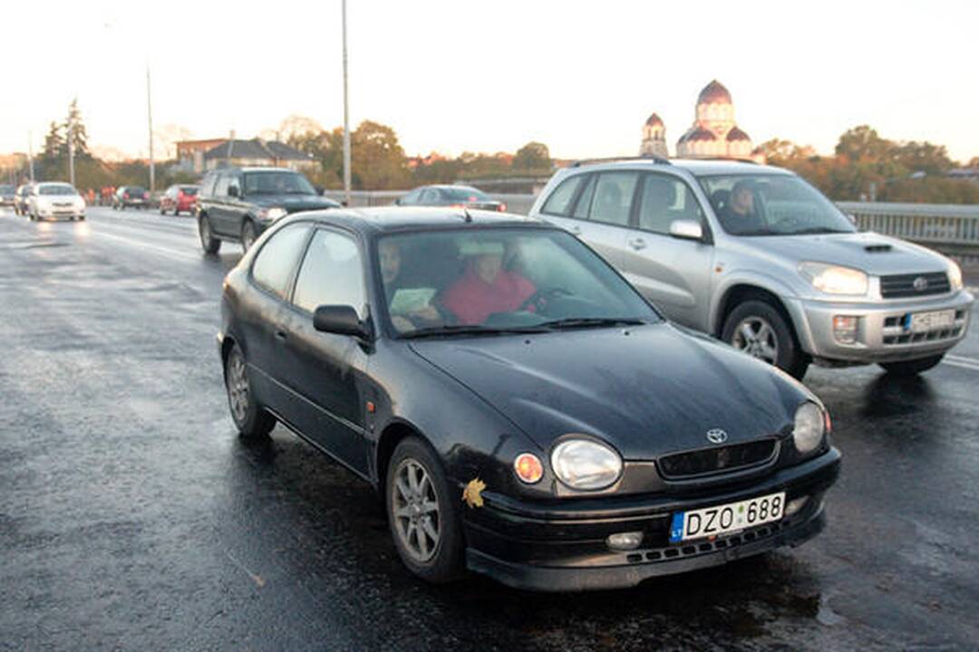 Vilniaus gatvėse dėl plikledžio fiksuotos 43 avarijos (dar papildyta)