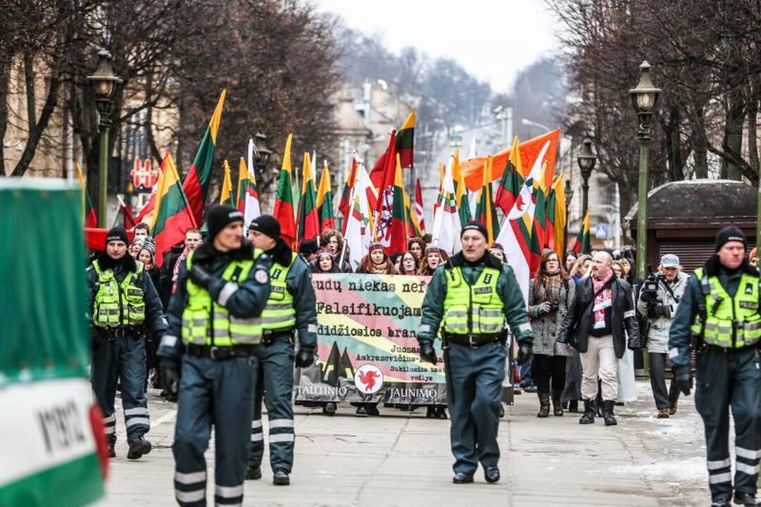 Provokacija nepavyko: tautininkų eitynės baigėsi sugiedojus himną