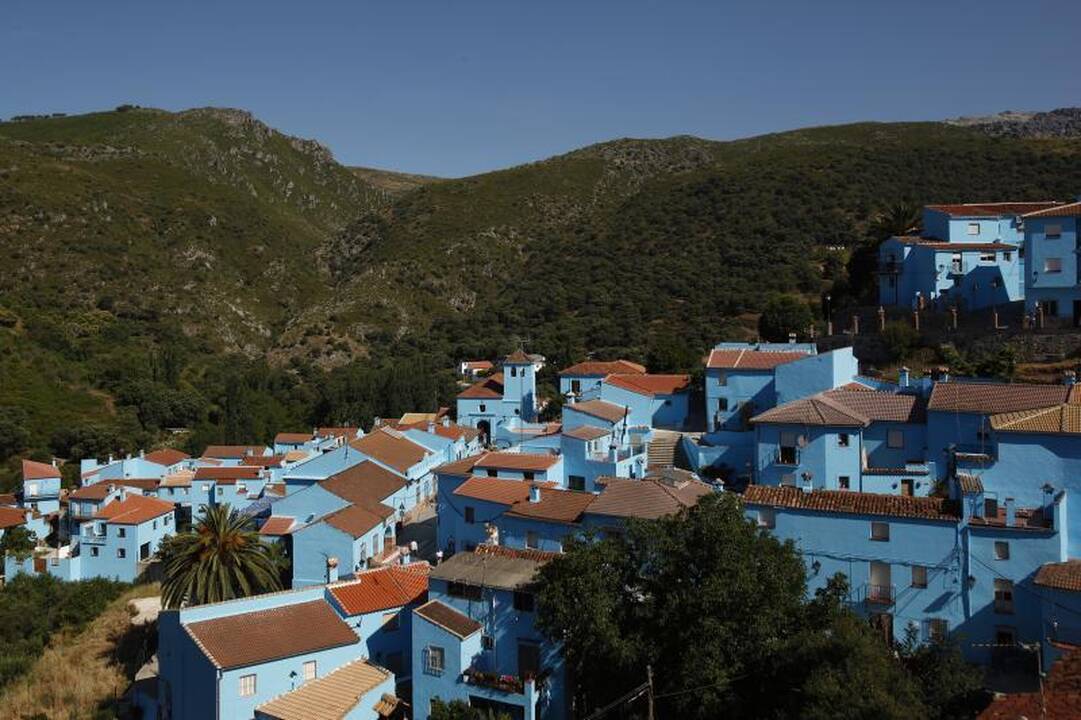 Turistai plūsta į mėlynąjį „smurfų kaimelį“