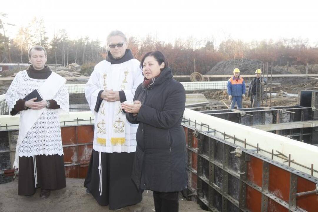 Dvasinės paramos centro pamatus sutvirtino atminimo simboliais  
