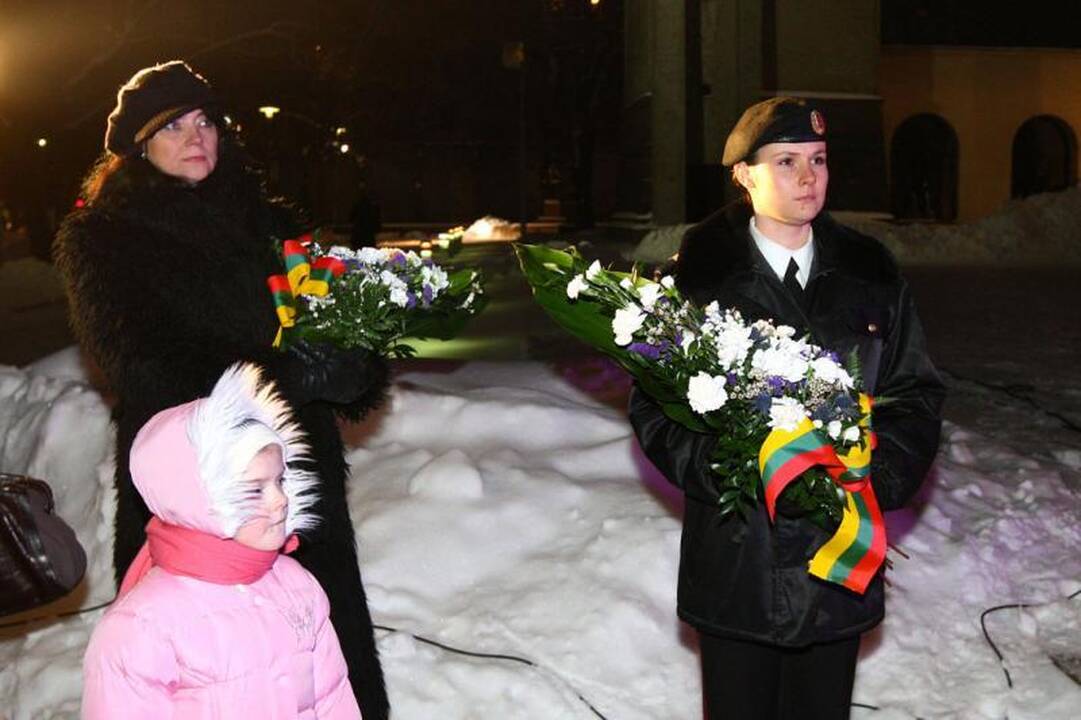 Kaune suliepsnojo aukurai Sausio 13-osios didvyriams
