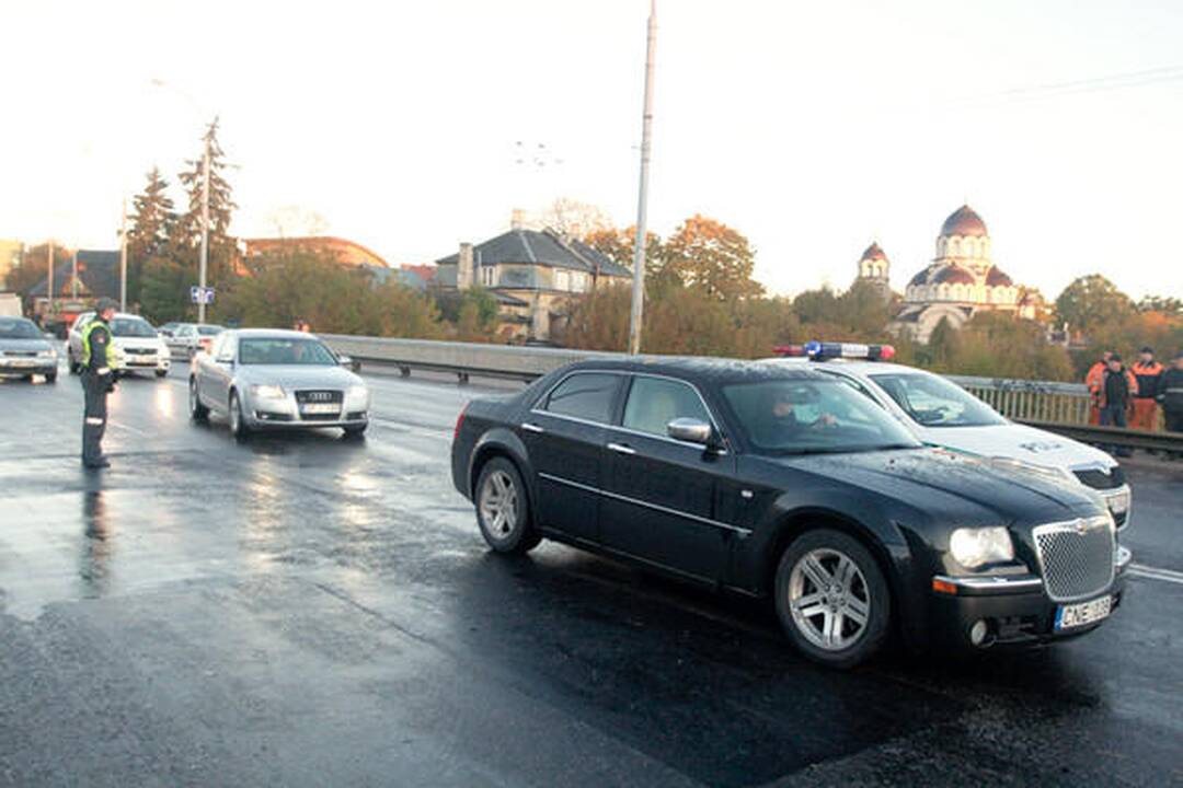 Vilniaus gatvėse dėl plikledžio fiksuotos 43 avarijos (dar papildyta)