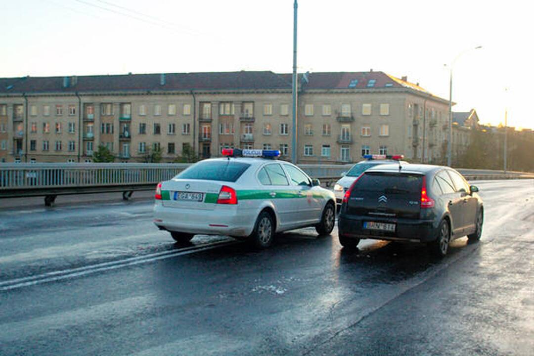 Vilniaus gatvėse dėl plikledžio fiksuotos 43 avarijos (dar papildyta)