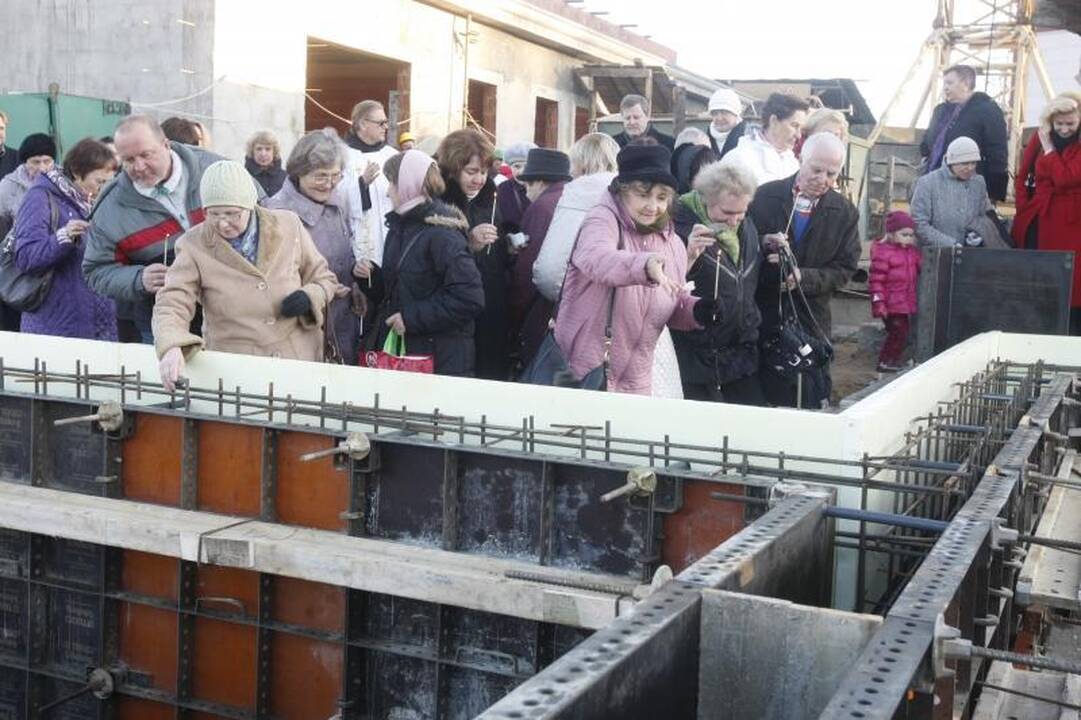 Dvasinės paramos centro pamatus sutvirtino atminimo simboliais  