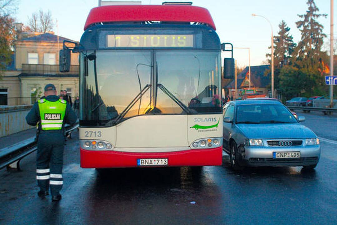 Vilniaus gatvėse dėl plikledžio fiksuotos 43 avarijos (dar papildyta)