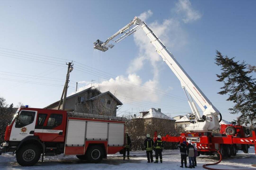 Klaipėdos apskrities ugniagesiams - darbų karštymetis (papildyta)