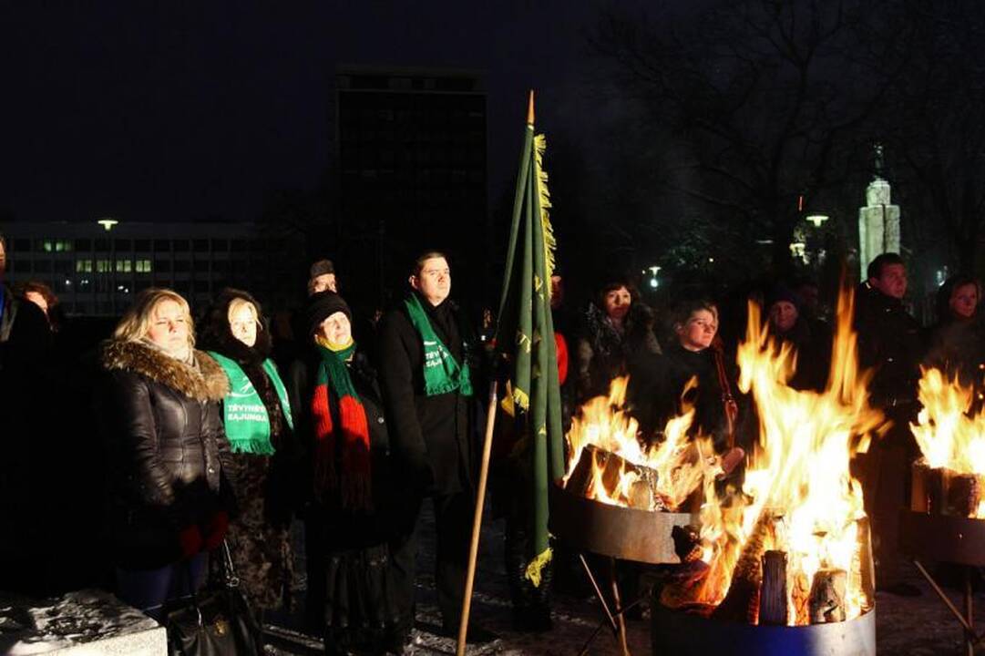 Kaune suliepsnojo aukurai Sausio 13-osios didvyriams