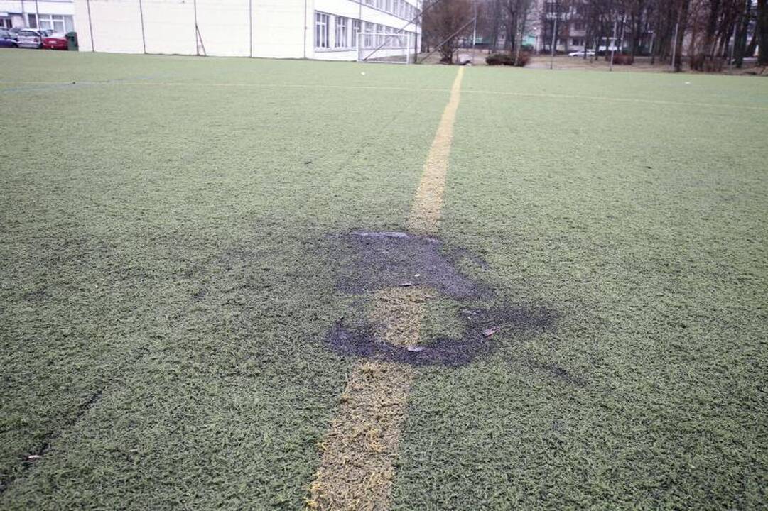 Mėginta padegti Klaipėdos futbolo mokyklos stadiono dangą