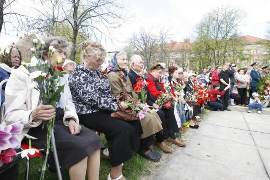 Pergalės diena Klaipėdoje: gėlės ir padėkos veteranams