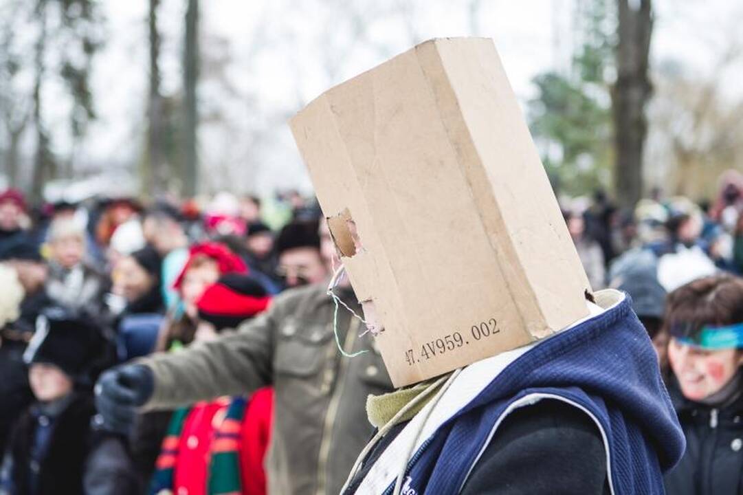 Onų    blynai – iš  gyvačių kiaušinių   
