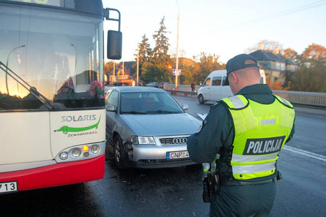 Vilniaus gatvėse dėl plikledžio fiksuotos 43 avarijos (dar papildyta)