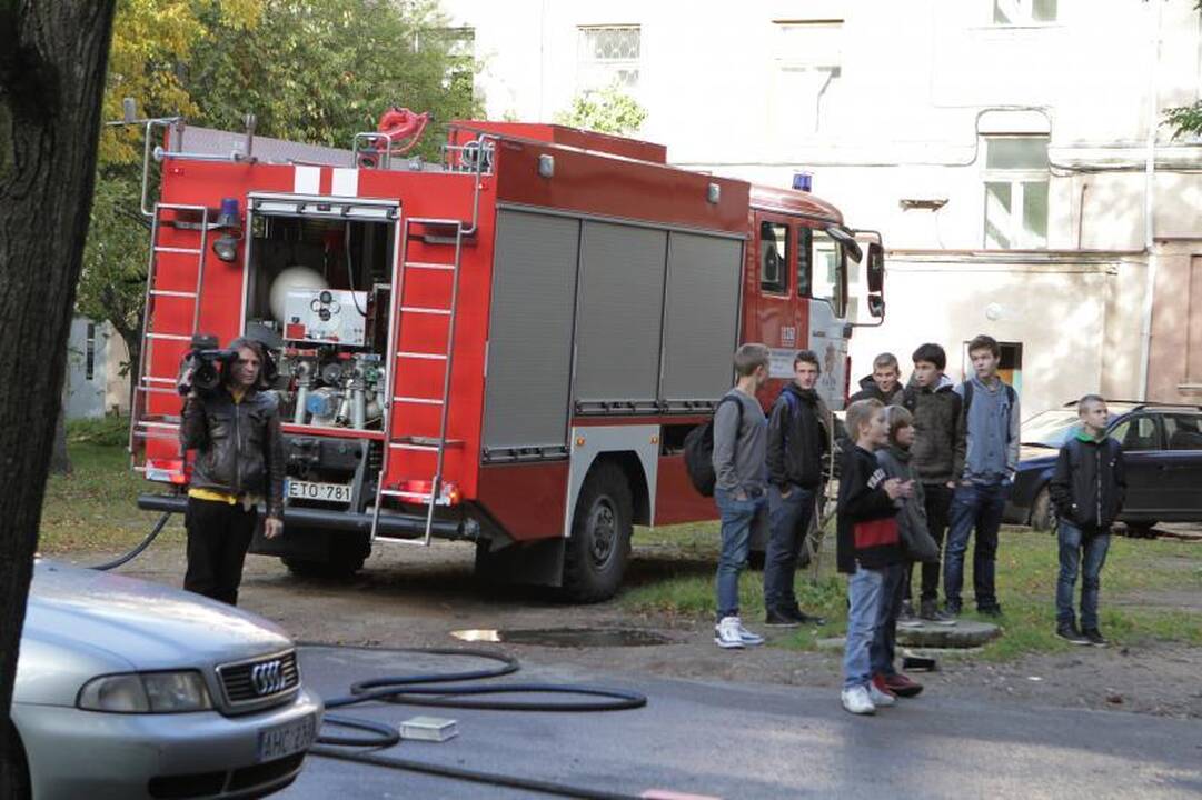 Klaipėdoje, Stasio Šimkaus gatvėje, užsiliepsnojo butas
