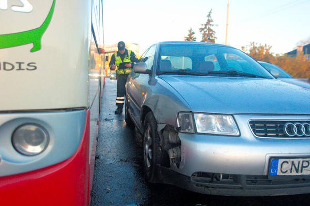 Vilniaus gatvėse dėl plikledžio fiksuotos 43 avarijos (dar papildyta)