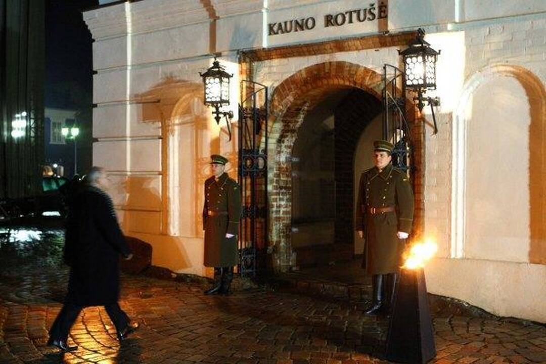Labdaros pokylyje - miesto elitas