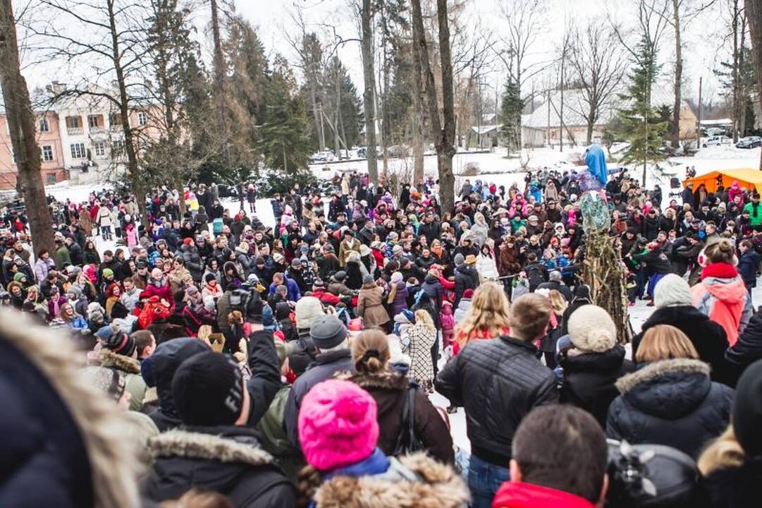 Onų    blynai – iš  gyvačių kiaušinių   