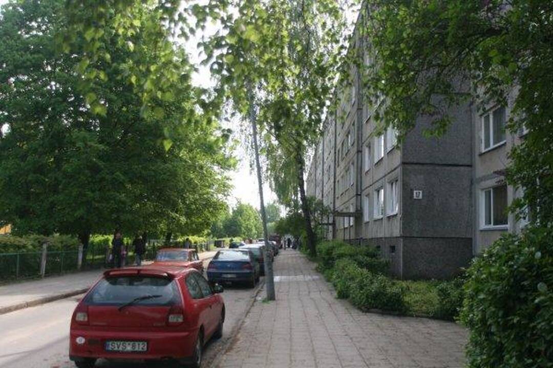 Laisvės atėmimo vengiantis vyras spruko per langą