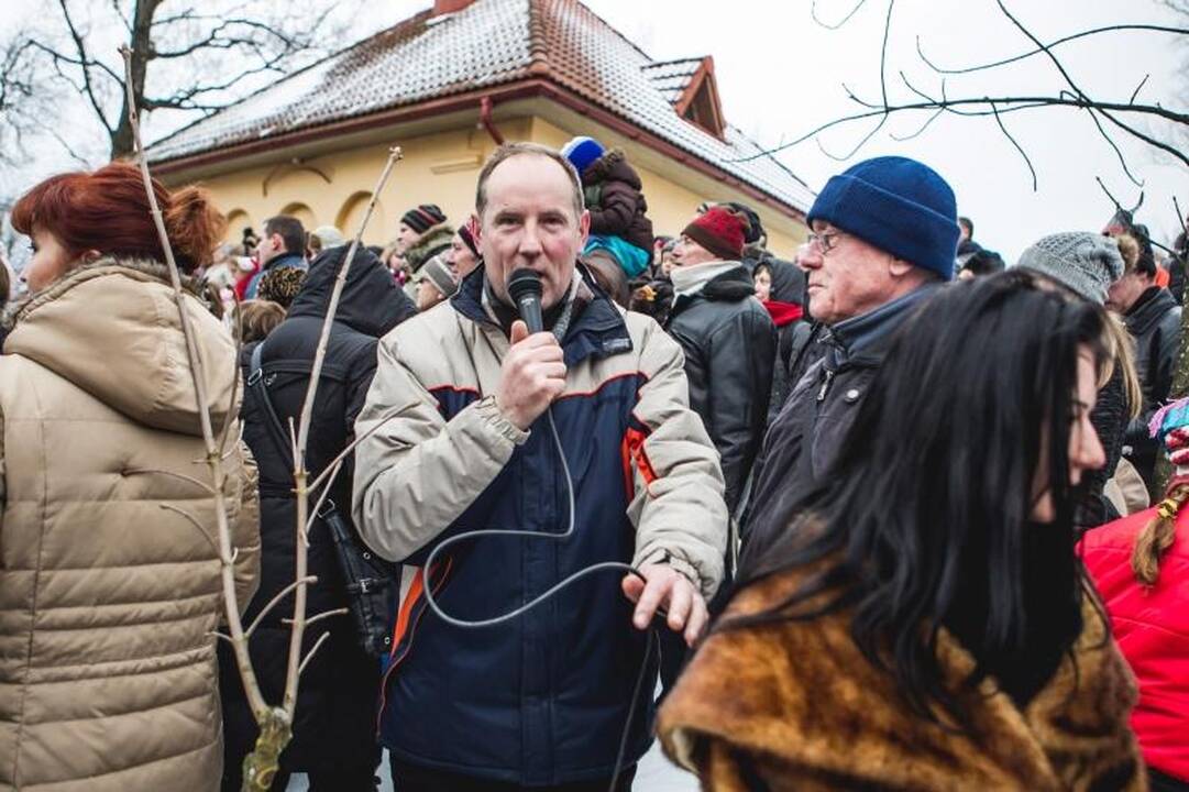 Onų    blynai – iš  gyvačių kiaušinių   