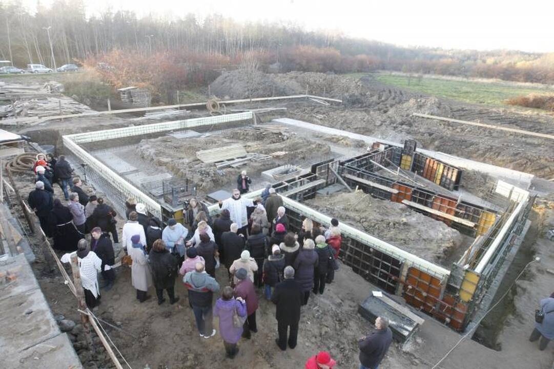 Dvasinės paramos centro pamatus sutvirtino atminimo simboliais  