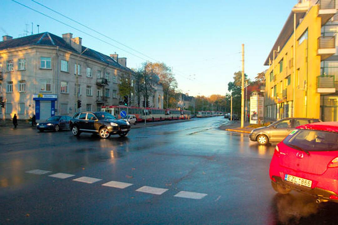 Vilniaus gatvėse dėl plikledžio fiksuotos 43 avarijos (dar papildyta)