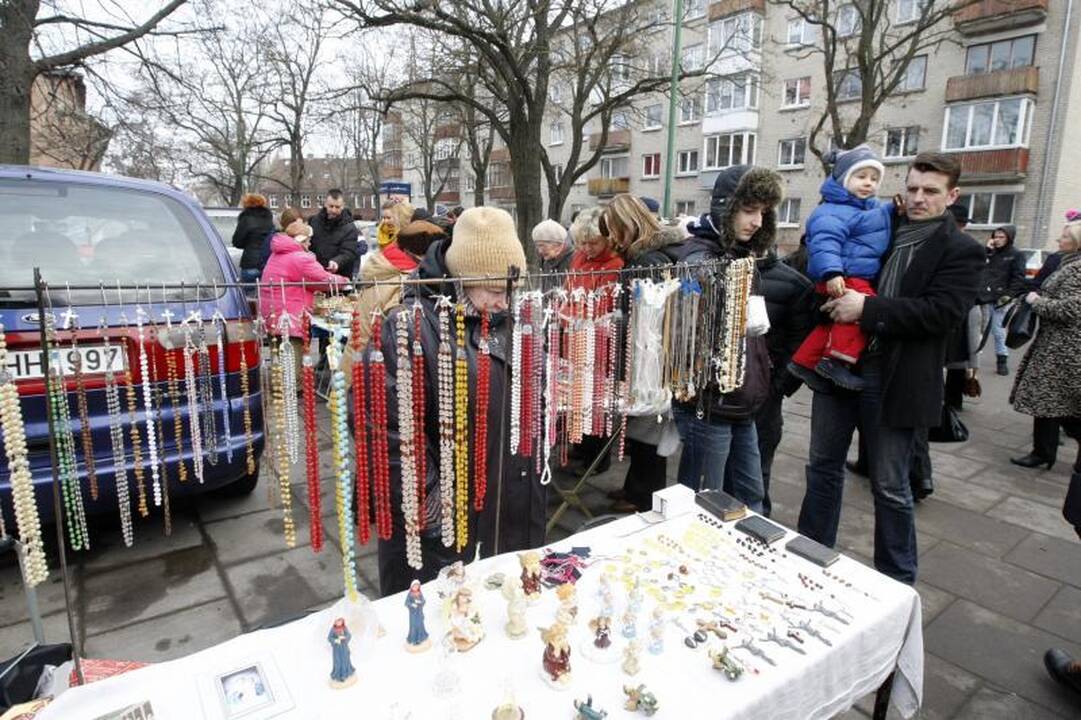 Klaipėdiečiai pirmąją šv. Velykų dieną užtvindė bažnyčias