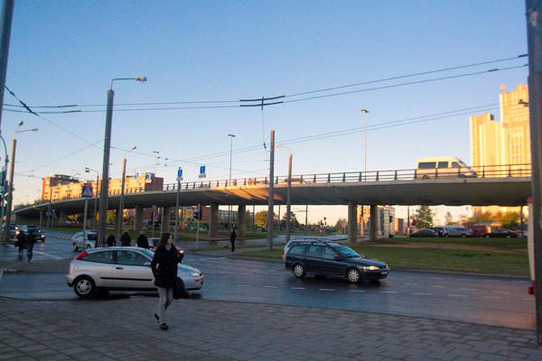 Vilniaus gatvėse dėl plikledžio fiksuotos 43 avarijos (dar papildyta)