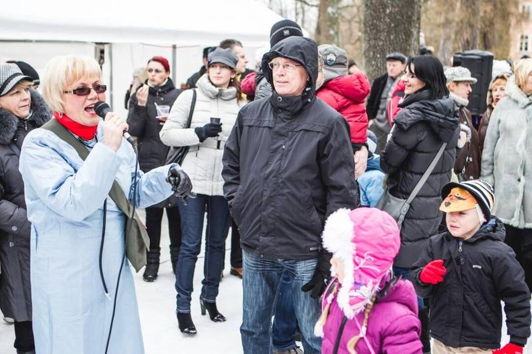 Onų    blynai – iš  gyvačių kiaušinių   